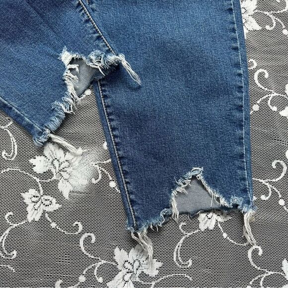 Levi’s Plus Size Wedgie Skinny Jeans with Raw Irregular Hem Sz 20 - Picture 5 of 16